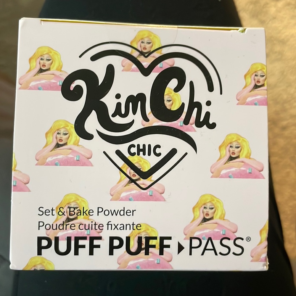 Kim Chi Chic - Puff Puff Pass set and bake powder in suntan/bronzage